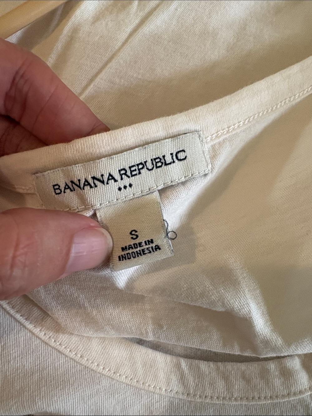Banana Republic Cream Scoop Neck Cap Sleeve Tee - Picture 3 of 3